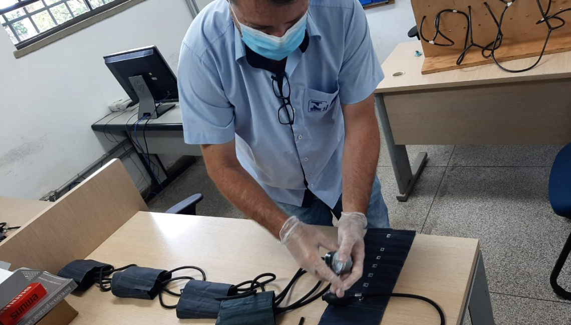 Ipem-SP verifica aparelhos de medir pressão arterial da Santa Casa de Votuporanga 